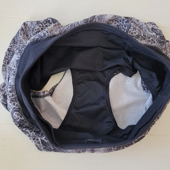 Lululemon Run Times Short II in Serigraph Alpine White Black Multi / Black - Picture 9 of 13